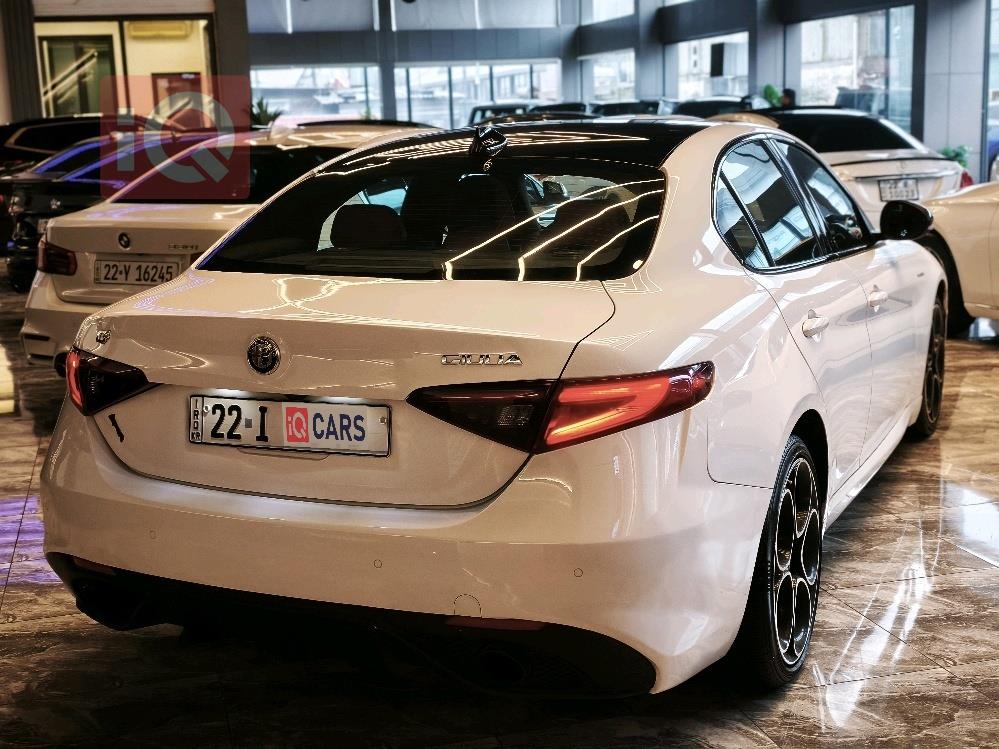 الفا روميو Giulia